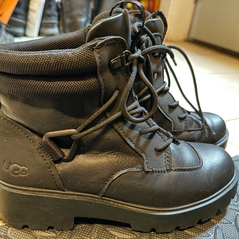 UGG Women’s Tioga Waterproof Hiker Boots, Black. Used a few times - Picture 4 of 4